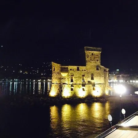 Uno Sguardo Sul Mare