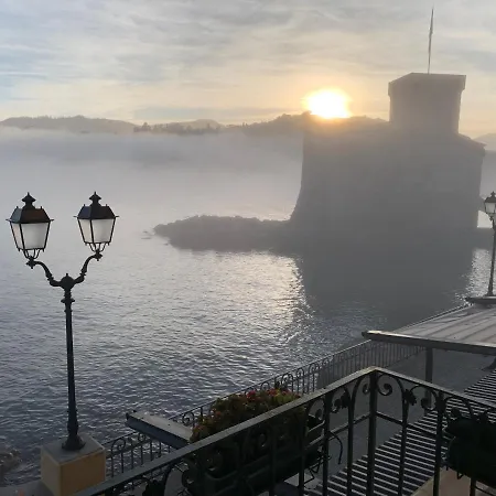 Uno Sguardo Sul Mare